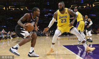 现出了与年 现出了与年