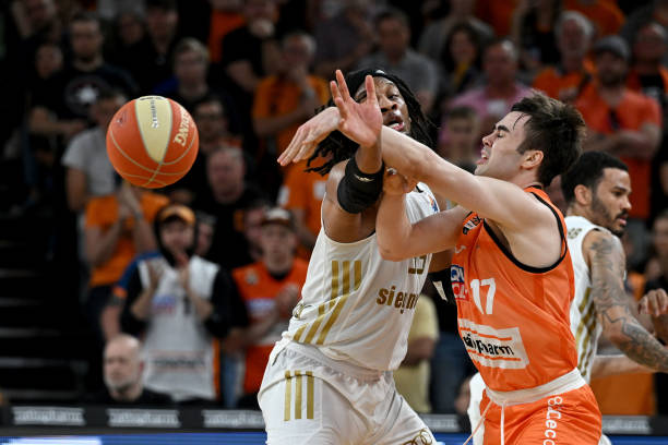 具备中距离 具备中距离